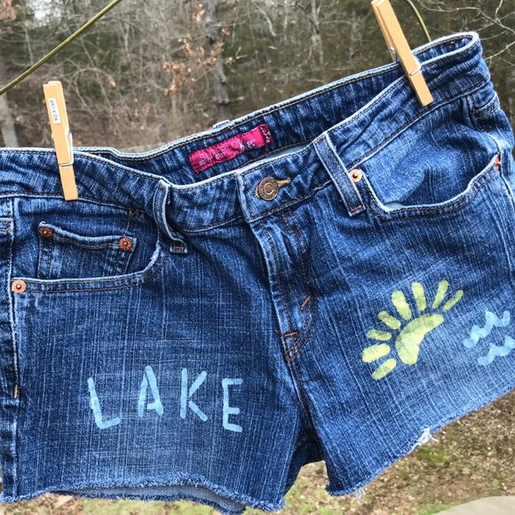 Upcycled Levi’s Superlow Denim Cutoff Jean Shorts, Painted Frayed, Size 9 Junior - Picture 4 of 9